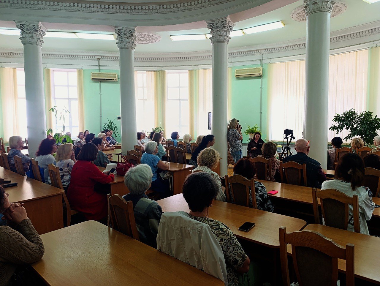 Корсети, капелюшки та європейські сукні: як одягалася міська еліта Вінниччини понад...