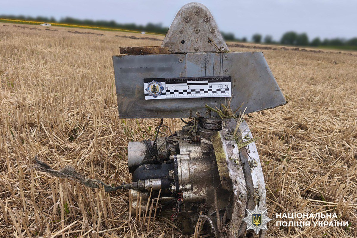 Над Вінниччиною збили крилату ракету Х-101: вибухотехніки поліції знешкодили її уламки