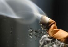 На Вінниччині чоловік ледь не згорів у власному будинку через цигарку
