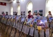 «Не народжені для війни»: у Вінниці відкрили фотовиставку про долі бійців 82-ї ОДШБр