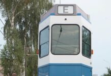 Більше місця та безбар’єрність: до Вінниці прибули перші трисекційні трамваї Tram 2000
