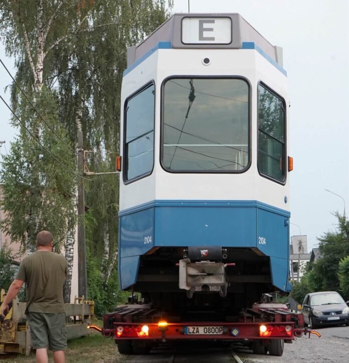 до Вінниці прибули перші трисекційні трамваї Tram 2000