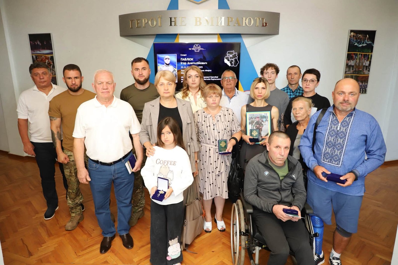 Герої, військові та волонтери: 18 жителів Вінниччини нагородили почесною відзнакою «За...