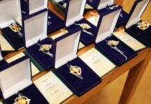 Герої, військові та волонтери: 18 жителів Вінниччини нагородили почесною відзнакою «За заслуги перед Вінниччиною»