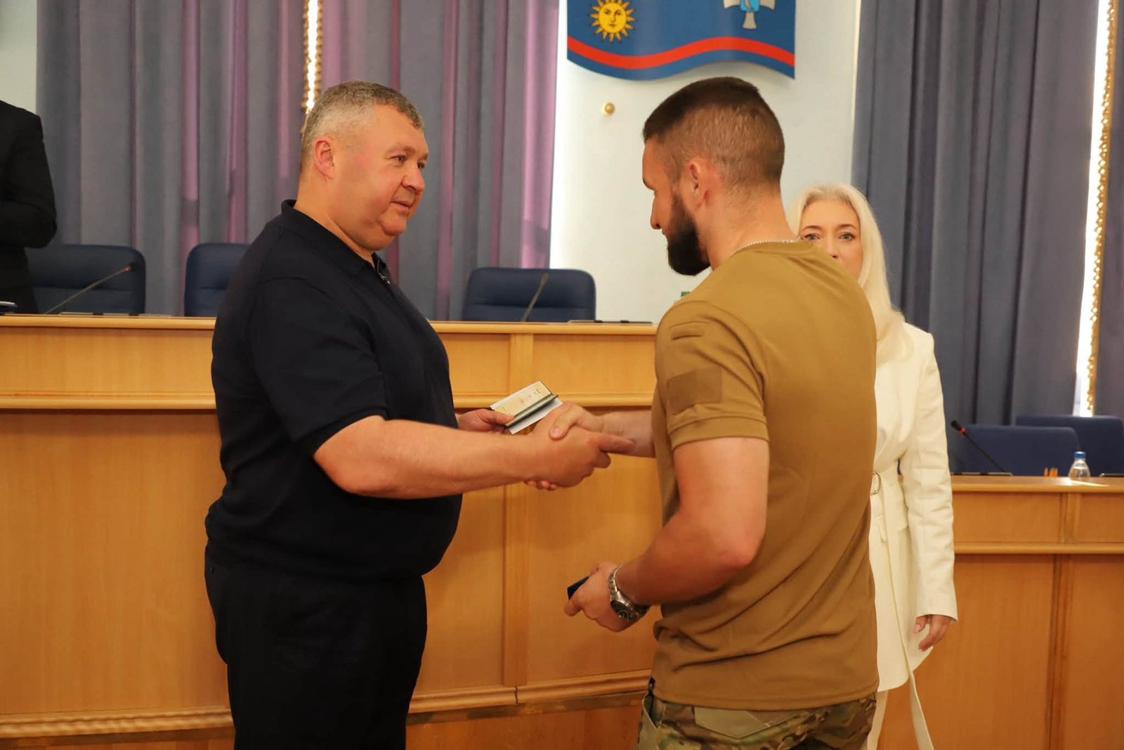 Герої, військові та волонтери: 18 жителів Вінниччини нагородили почесною відзнакою «За...