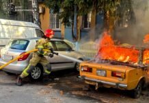 У Вінниці на проспекті Юності загорівся легковик