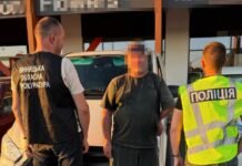 У Вінниці затримали киянина, який за $8000 обіцяв допомогти незаконно перетнути кордон