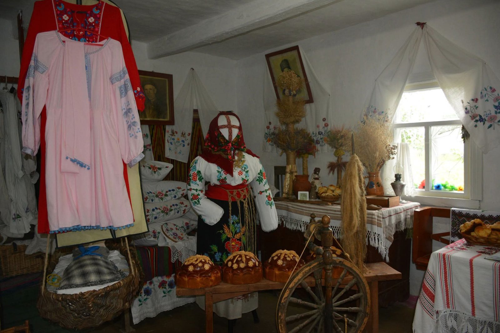 У Білопіллі відбувся фестиваль обрядових хлібів та дідухів «Народу вічний оберіг»