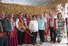 У Томашполі переможці конкурсу «Наша спадщина» презентували нові концертні костюми
