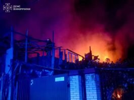 У Вінниці через коротке замикання загорівся недобудований будинок: вогонь охопив майже 200 квадратів