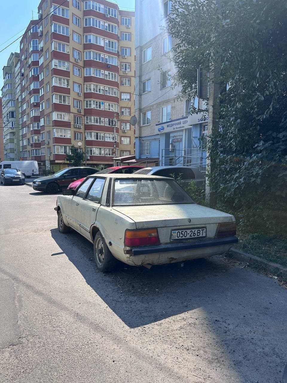 У Вінниці з дворів та узбіч прибирають покинуті автівки