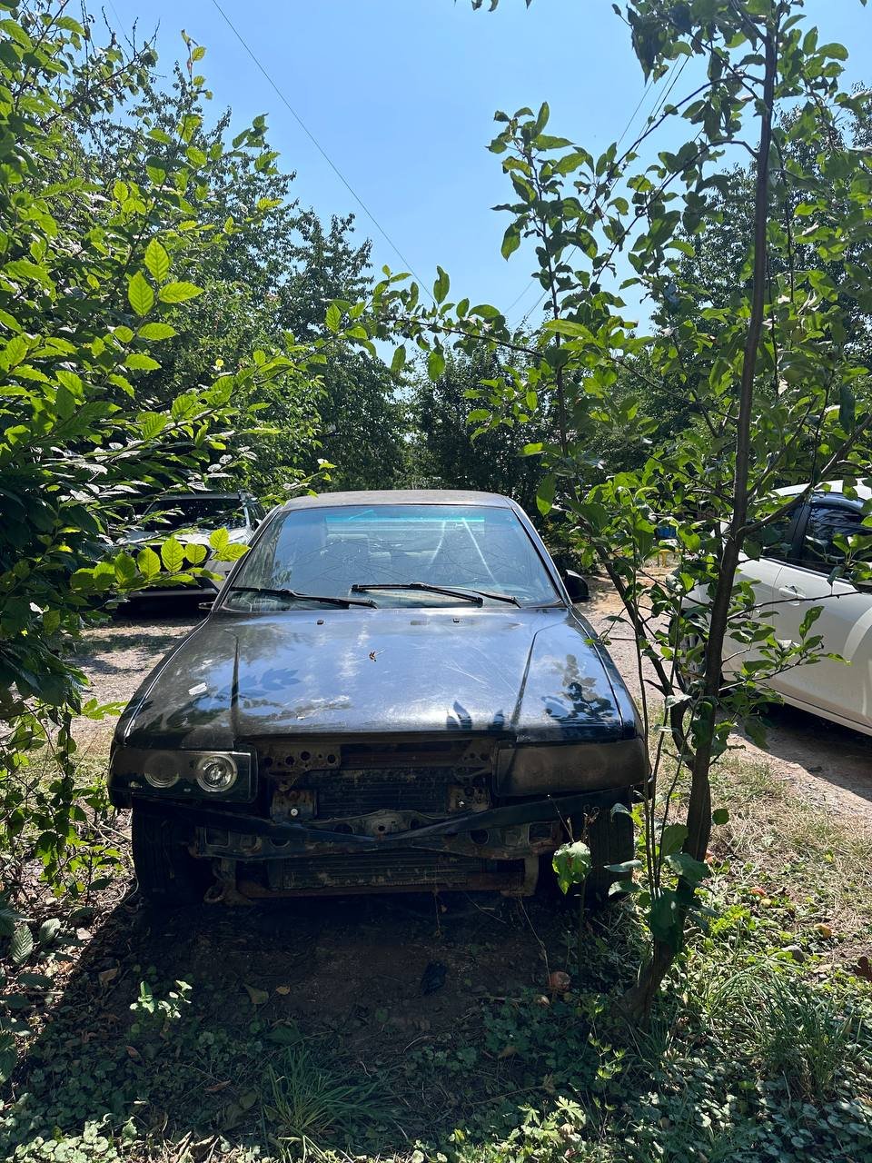 У Вінниці з дворів та узбіч прибирають покинуті автівки