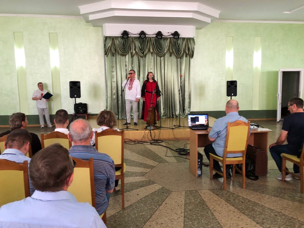 «Вересневі дивоцвіти»: у Калинівці відбувся благодійний концерт незрячих артистів