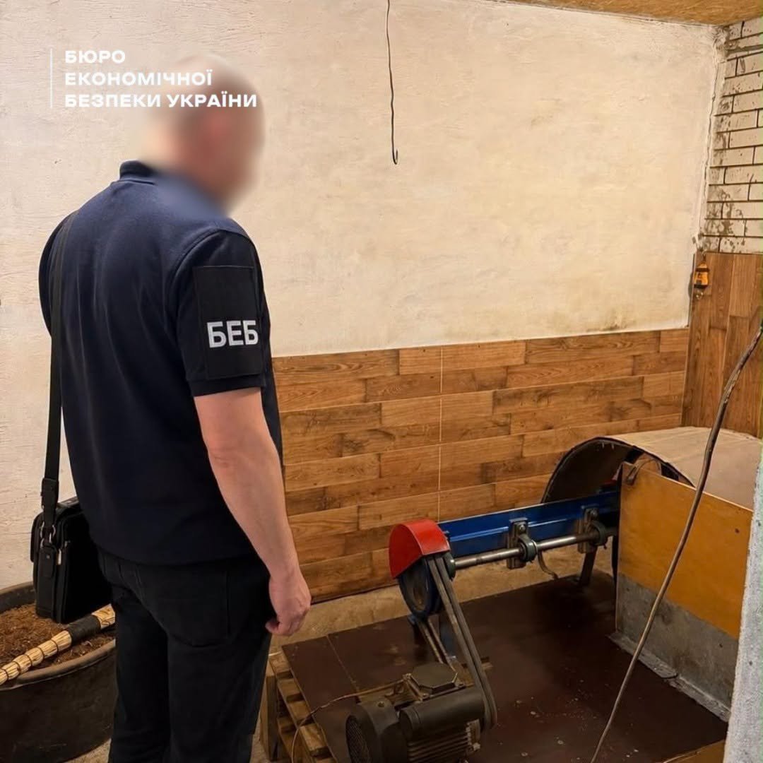 Детективи БЕБ викрили на Вінниччині підпільний тютюновий цех