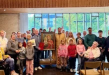 Вінницький художник долучився до передачі ікони українській громаді в Данії