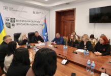 Пантеон Героїв і нові пільги: про що радилися з родинами загиблих у Вінниці