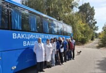 Понад 100 жителів двох сіл на Вінниччині обстежили медики під час виїзду вакцинобуса