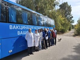 Понад 100 жителів двох сіл на Вінниччині обстежили медики під час виїзду вакцинобуса