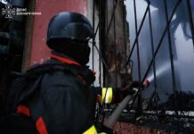 Два пожежні потяги та понад 50 рятувальників: на Вінниччині ліквідували наслідки атаки рф