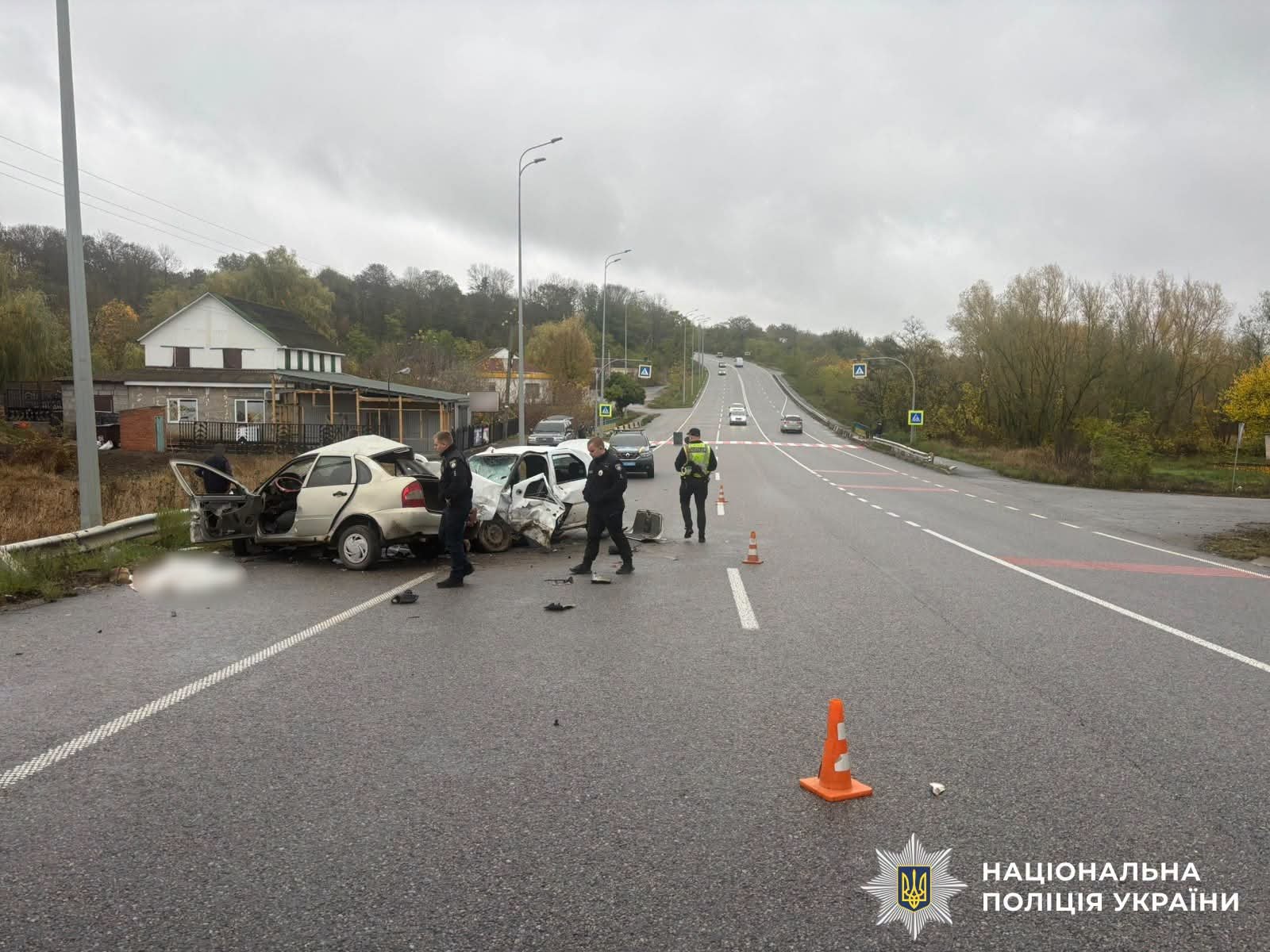 У селі на Вінниччині зіткнулися ВАЗ і Renault: водій загинув