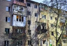 Внаслідок нічної атаки на Вінницю є влучання у житлові будинки та постраждалі