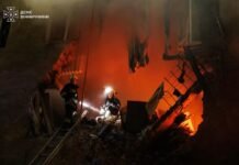 ДСНС та поліція показали наслідки російської атаки на Вінницю