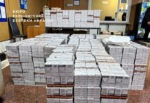 На кордоні з Молдовою у фурі з меблями виявили понад 50 тисяч пачок контрабандних сигарет