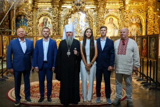 Вінницький художник долучився до передачі ікони українській громаді в Данії
