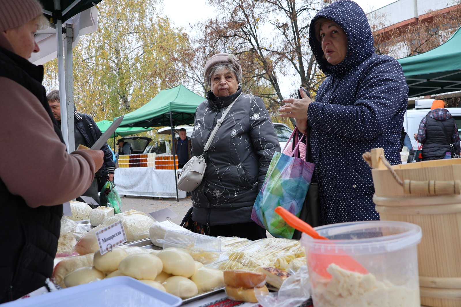 У Вінниці біля «Книжки» триває сільськогосподарський ярмарок: картопля від 10 гривень,...