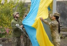 У Вінниці біля Технічного ліцею відкрили стелу пам’яті десятьом полеглим випускникам