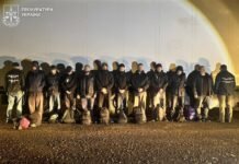 На Вінниччині організували незаконний виїзд до Молдови: 10 чоловіків ховали у фурі з молочною продукцією